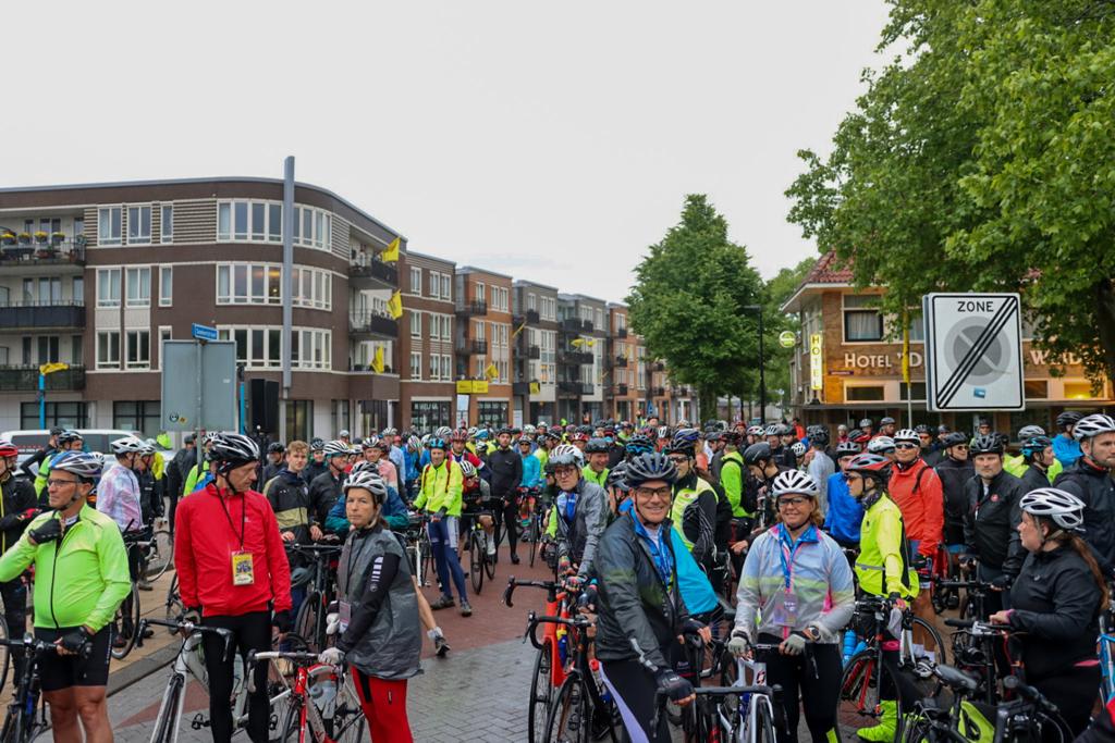 Friese Elfsteden Rijwieltocht - Fietselfstedentocht Editie 2022 In Gang ...